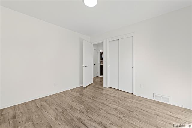 Builiding view twenty two for 21430 , Saint Clair Shores, MI. 48082