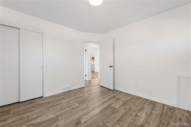 Builiding view twenty for 21430 , Saint Clair Shores, MI. 48082