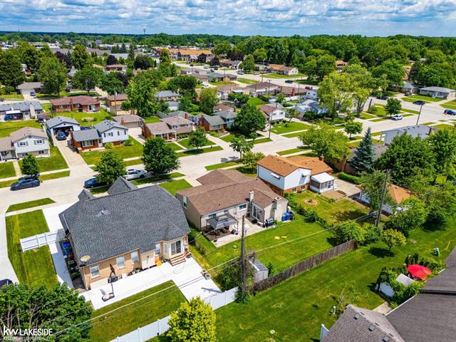 Builiding view forty eight for 3824 Dawson, Warren, MI. 48092
