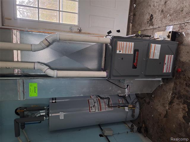 Builiding view eight for 31700 Linden, Fraser, MI. 48026