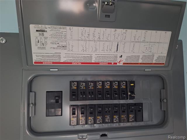 Builiding view nine for 31700 Linden, Fraser, MI. 48026