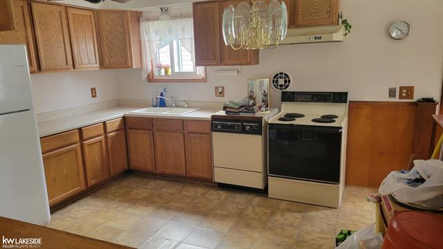 Builiding view five for 32819 Jefferson, Saint Clair Shores, MI. 48082