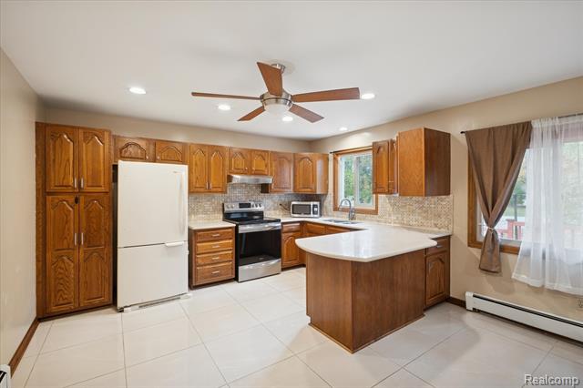Builiding view seven for 21473 Lundy, Farmington, MI. 48336