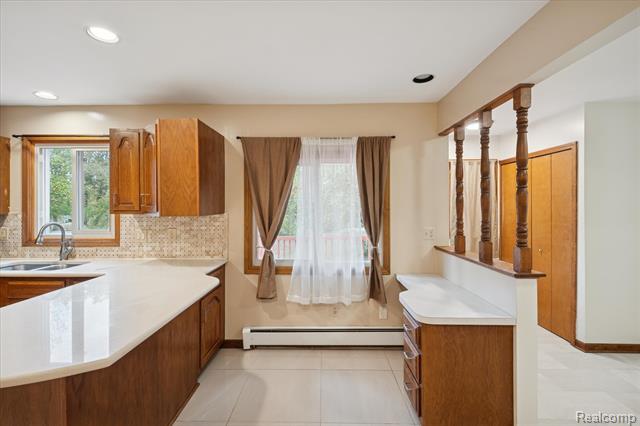 Builiding view ten for 21473 Lundy, Farmington, MI. 48336