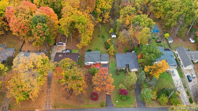 Builiding view twenty seven for 21473 Lundy, Farmington, MI. 48336