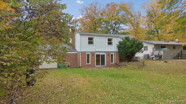 Builiding view twenty three for 21473 Lundy, Farmington, MI. 48336