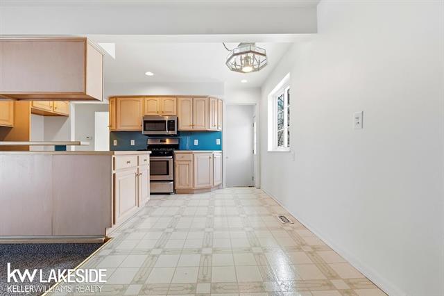 Builiding view ten for 14627 Masonic, Warren, MI. 48088