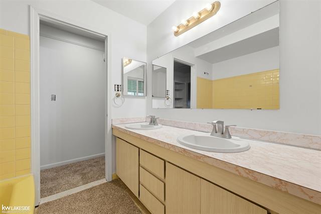 Builiding view twenty four for 14627 Masonic, Warren, MI. 48088