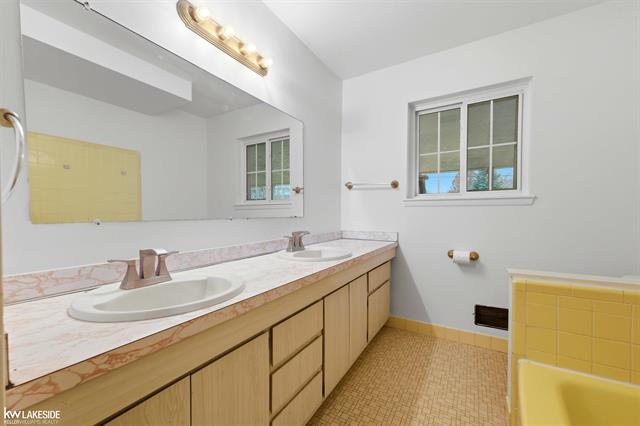 Builiding view twenty three for 14627 Masonic, Warren, MI. 48088