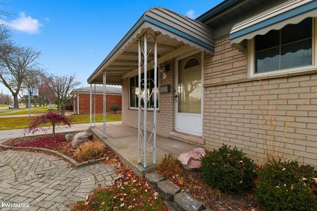 Builiding view two for 14627 Masonic, Warren, MI. 48088