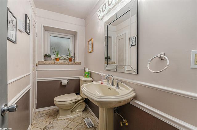 Builiding view eleven for 23418 Recreation, Saint Clair Shores, MI. 48082