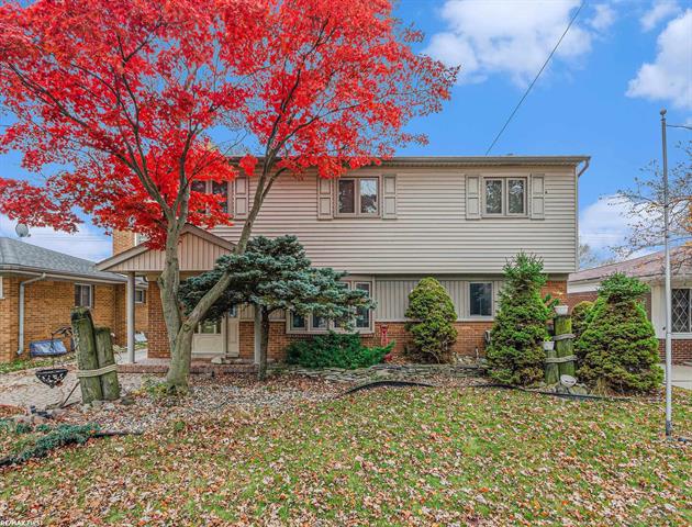 front view for 23418 Recreation, Saint Clair Shores, Mi. 48082