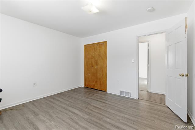 Builiding view eighteen for 32477 Vincent, Warren, MI. 48092