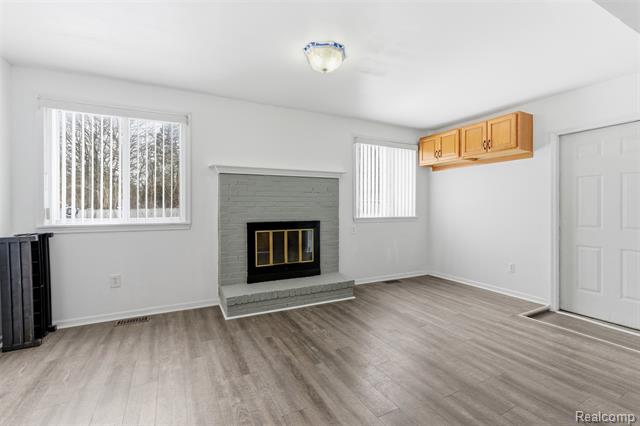 Builiding view eleven for 32477 Vincent, Warren, MI. 48092