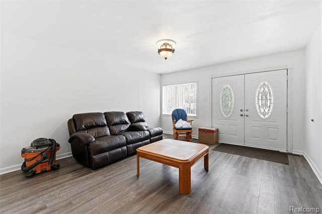 Builiding view five for 32477 Vincent, Warren, MI. 48092