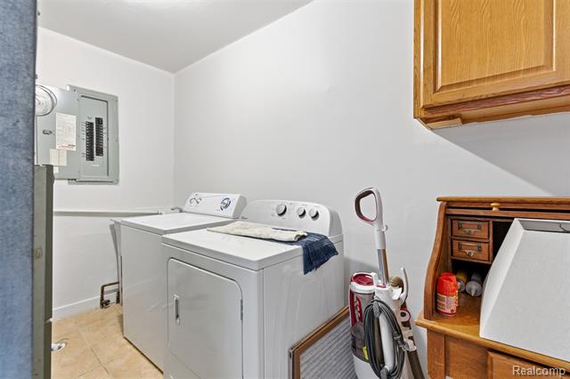 Builiding view fourteen for 32477 Vincent, Warren, MI. 48092