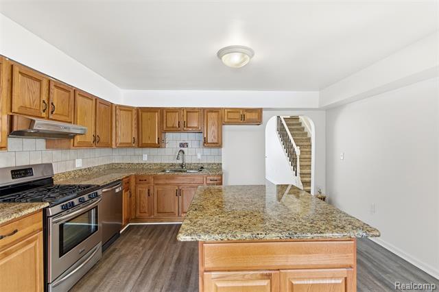 Builiding view nine for 32477 Vincent, Warren, MI. 48092