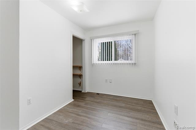 Builiding view nineteen for 32477 Vincent, Warren, MI. 48092