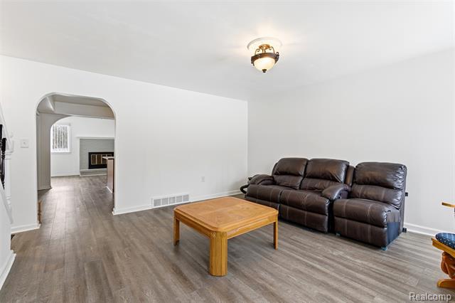 Builiding view seven for 32477 Vincent, Warren, MI. 48092