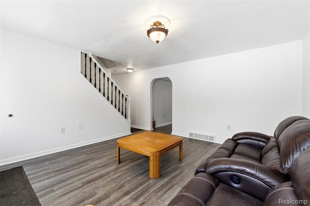 Builiding view six for 32477 Vincent, Warren, MI. 48092