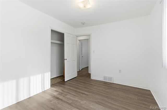 Builiding view sixteen for 32477 Vincent, Warren, MI. 48092