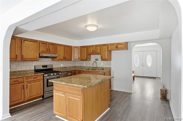 Builiding view ten for 32477 Vincent, Warren, MI. 48092