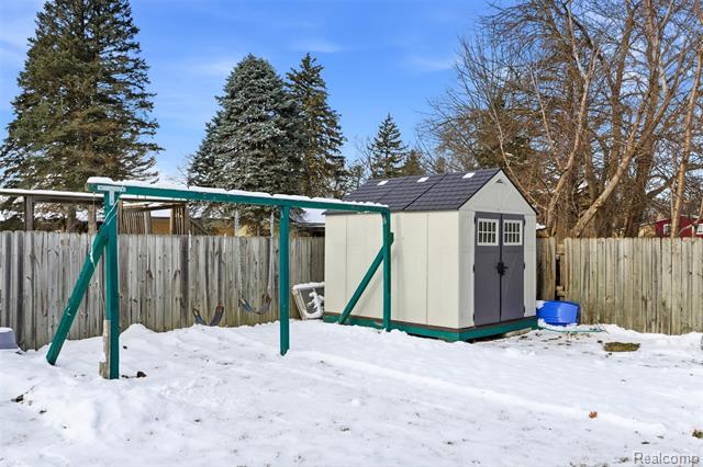 Builiding view thirty six for 32477 Vincent, Warren, MI. 48092