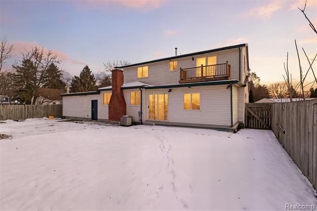 Builiding view thirty three for 32477 Vincent, Warren, MI. 48092