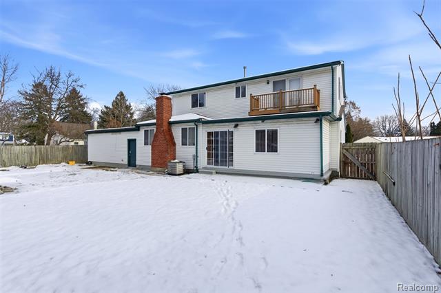 Builiding view thirty two for 32477 Vincent, Warren, MI. 48092