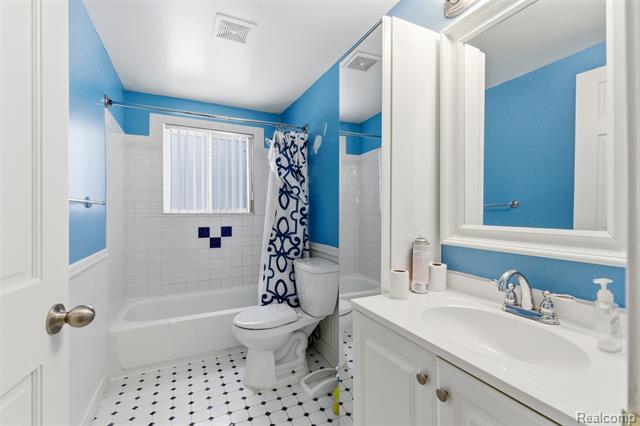 Builiding view thirty for 32477 Vincent, Warren, MI. 48092