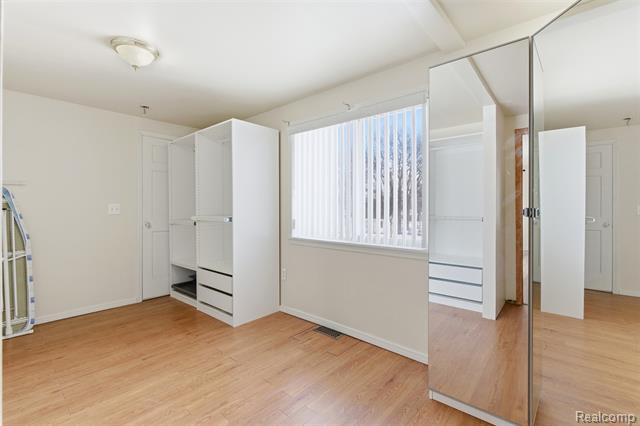 Builiding view twenty five for 32477 Vincent, Warren, MI. 48092