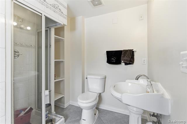 Builiding view twenty four for 32477 Vincent, Warren, MI. 48092