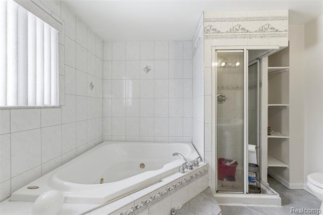 Builiding view twenty three for 32477 Vincent, Warren, MI. 48092