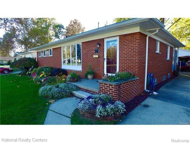 front view for 32531 Greenbriar, Warren, Mi. 48092