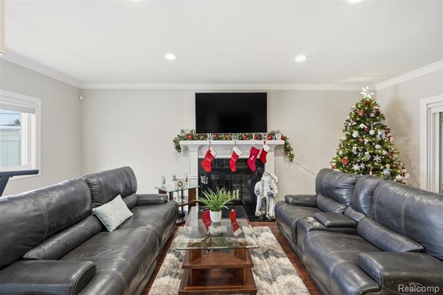 Builiding view fifteen for 33367 Elgin, Sterling Heights, MI. 48310