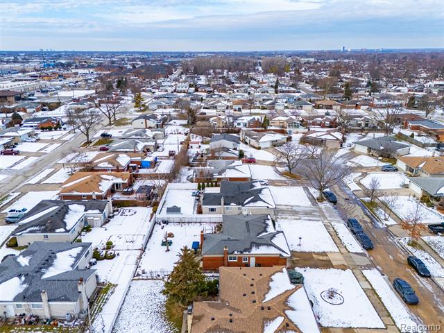 Builiding view fifty one for 33367 Elgin, Sterling Heights, MI. 48310