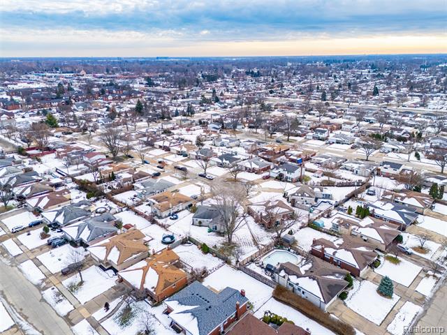 Builiding view fifty six for 33367 Elgin, Sterling Heights, MI. 48310