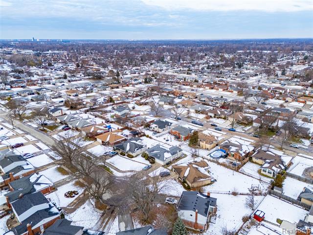 Builiding view fifty three for 33367 Elgin, Sterling Heights, MI. 48310