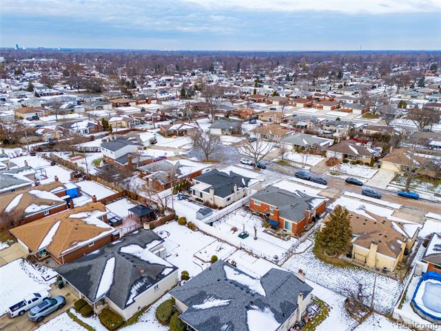 Builiding view fifty two for 33367 Elgin, Sterling Heights, MI. 48310