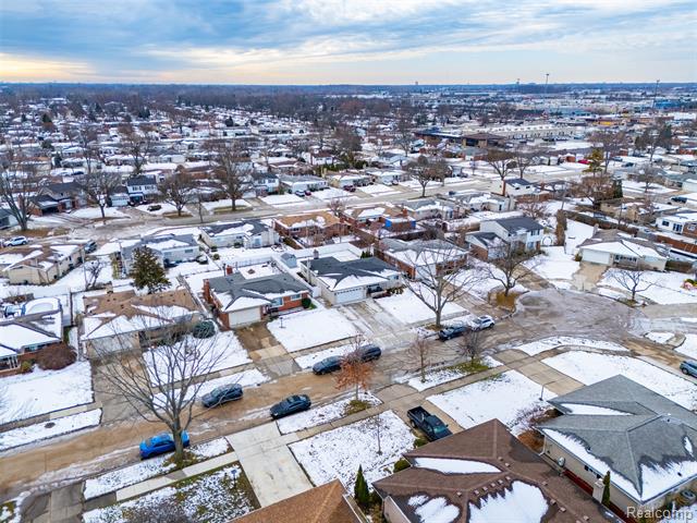 Builiding view fifty for 33367 Elgin, Sterling Heights, MI. 48310