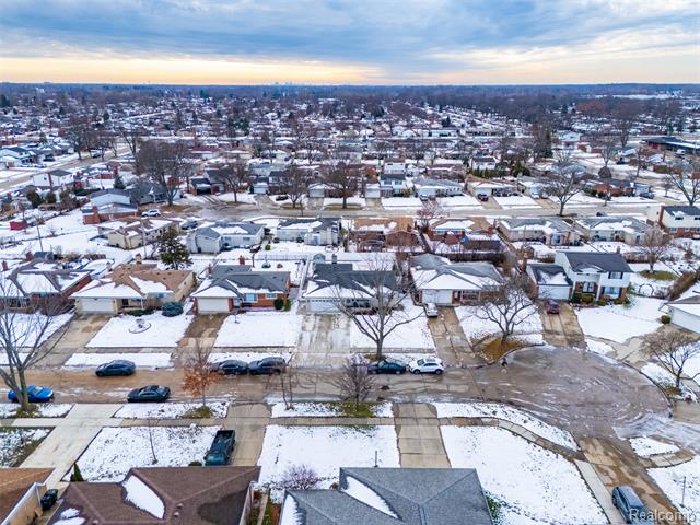 Builiding view forty nine for 33367 Elgin, Sterling Heights, MI. 48310