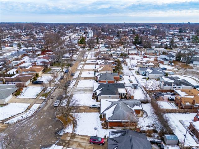 Builiding view forty seven for 33367 Elgin, Sterling Heights, MI. 48310