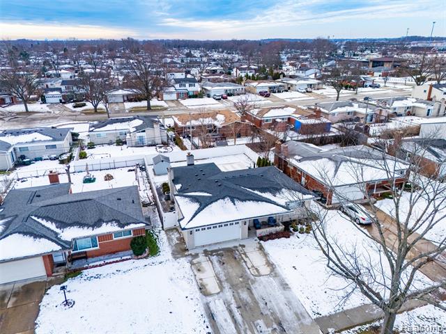 Builiding view forty for 33367 Elgin, Sterling Heights, MI. 48310