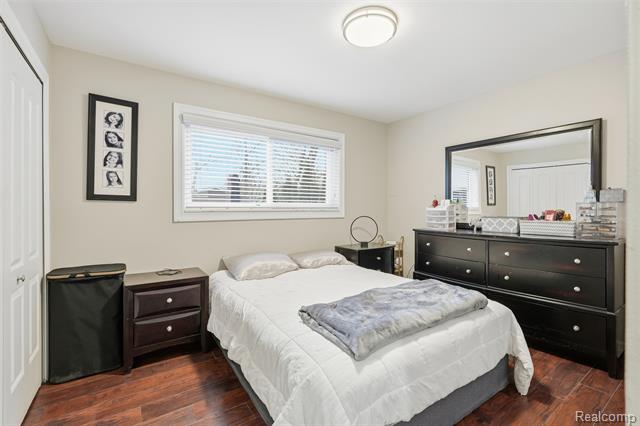 Builiding view nineteen for 33367 Elgin, Sterling Heights, MI. 48310