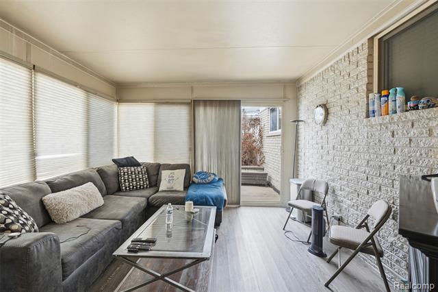 Builiding view seventeen for 33367 Elgin, Sterling Heights, MI. 48310