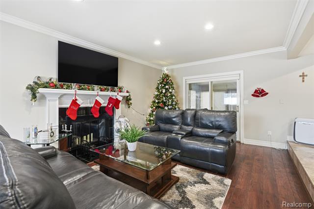 Builiding view sixteen for 33367 Elgin, Sterling Heights, MI. 48310