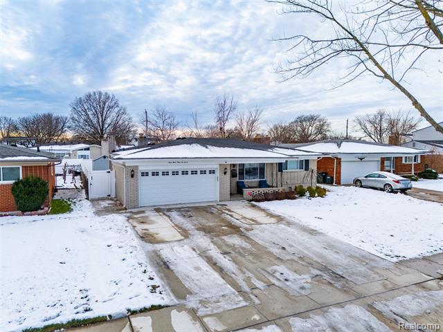 Builiding view thirty nine for 33367 Elgin, Sterling Heights, MI. 48310