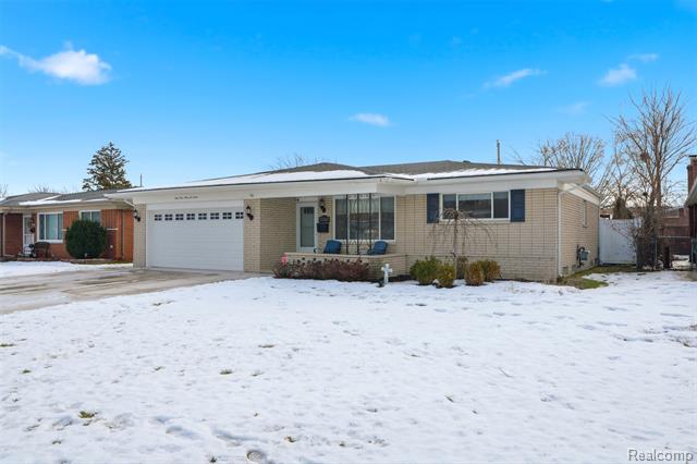 Builiding view two for 33367 Elgin, Sterling Heights, MI. 48310