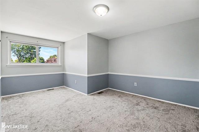 Builiding view sixteen for 33128 Richard O, Sterling Heights, MI. 48310