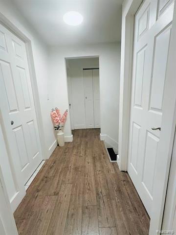 Builiding view twenty five for 3528 Byrd, Sterling Heights, MI. 48310